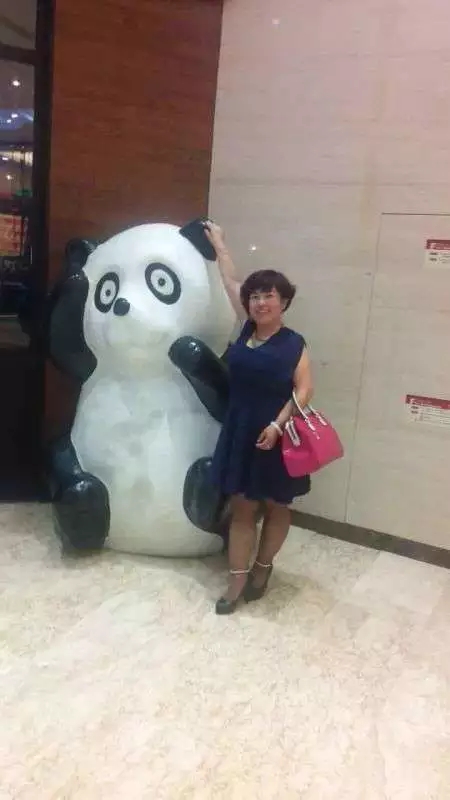 小区单干的大胸少妇